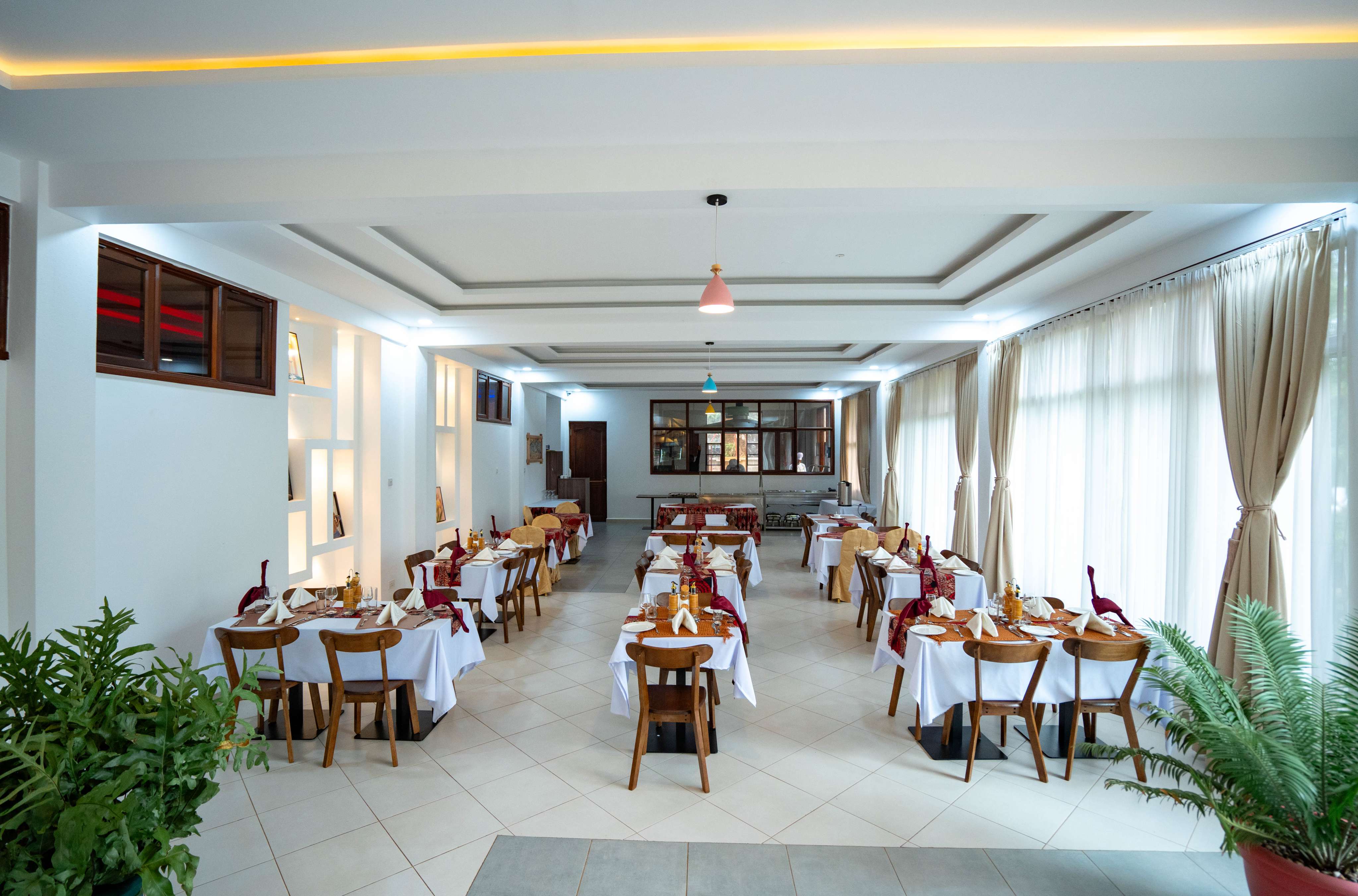 Restaurant & Bar